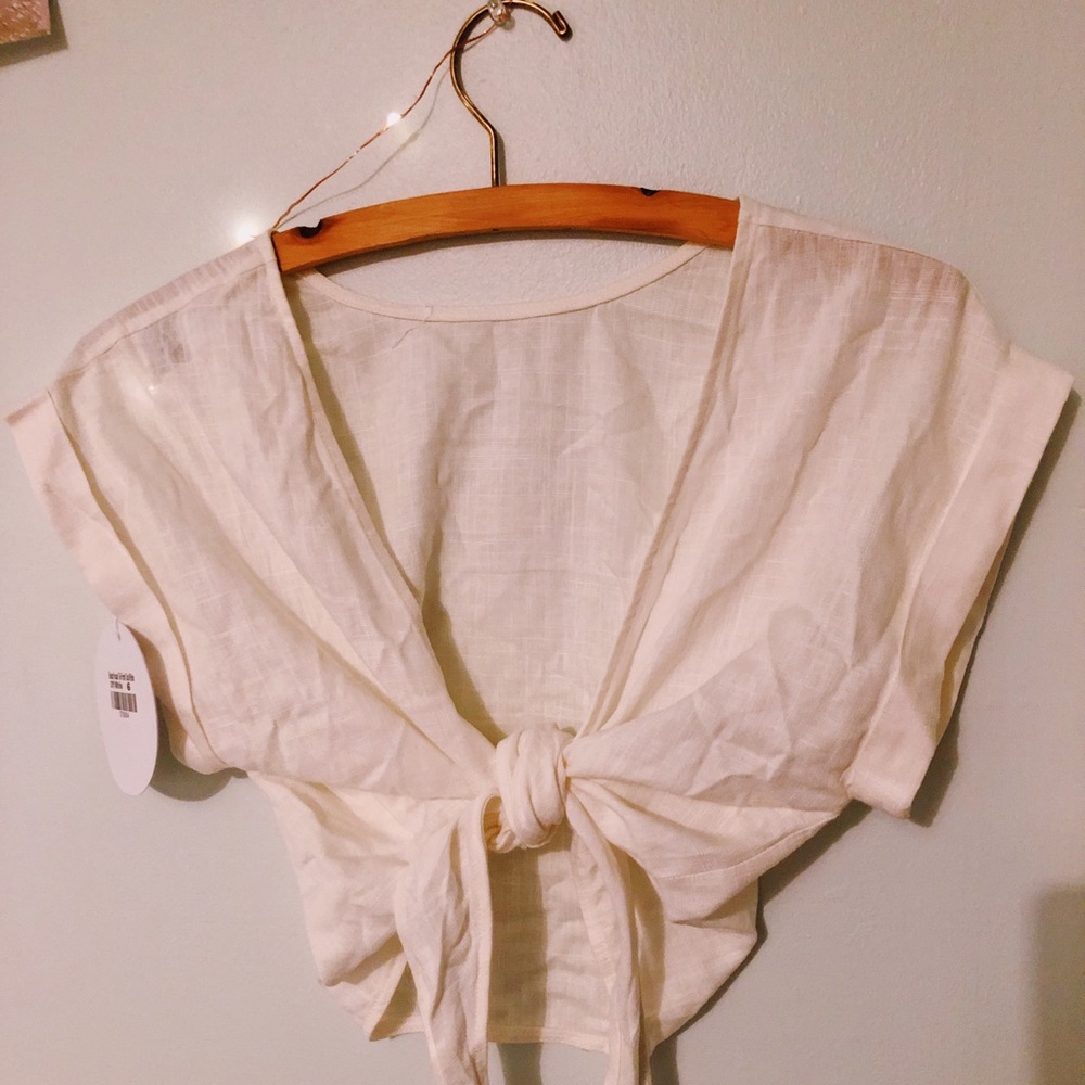 ⭐️Cream tie front crop top⭐️